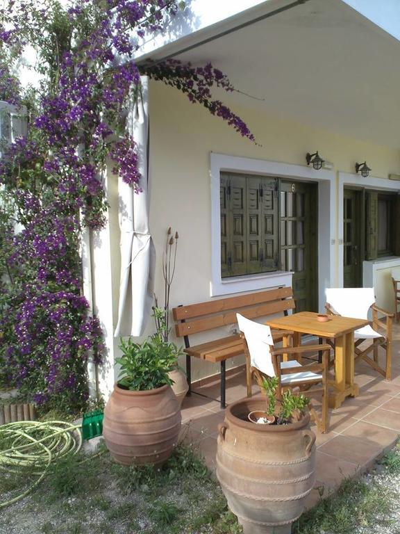 Rent Rooms Alexiou Limni  Bagian luar foto
