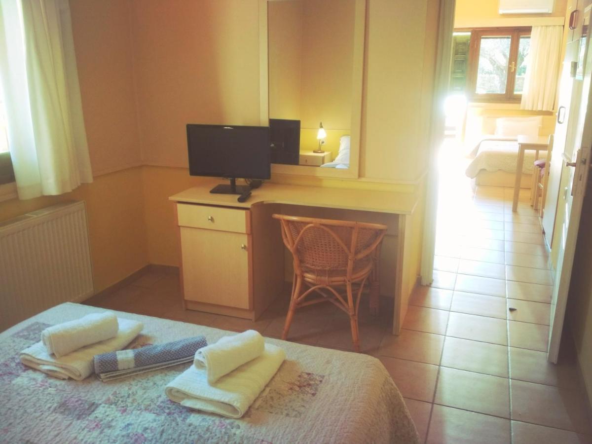 Rent Rooms Alexiou Limni  Bagian luar foto