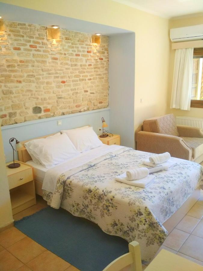 Rent Rooms Alexiou Limni  Bagian luar foto