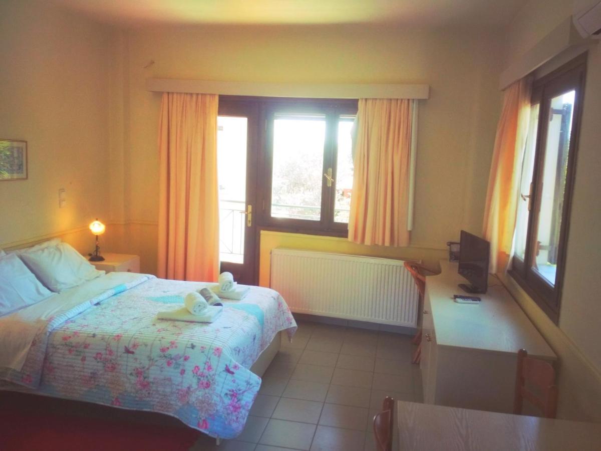 Rent Rooms Alexiou Limni  Bagian luar foto