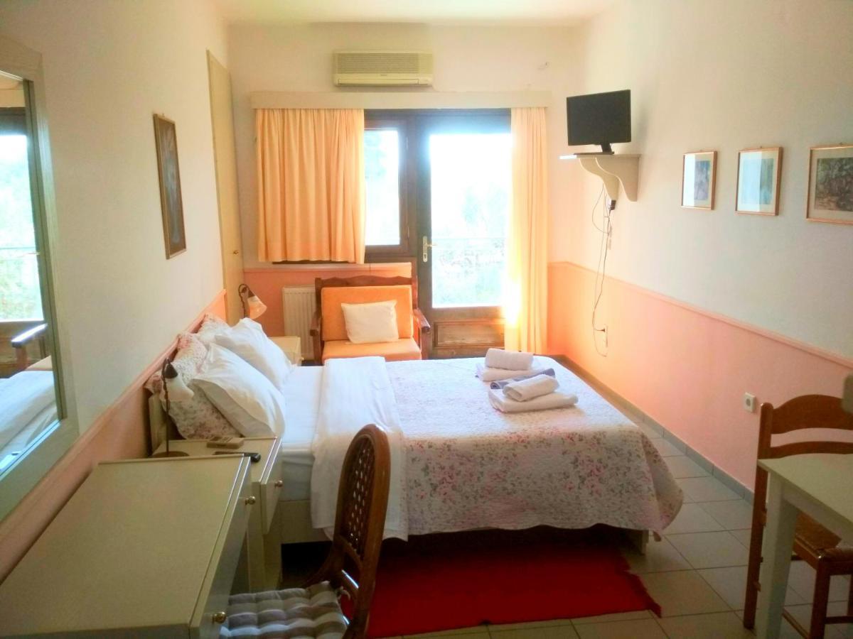 Rent Rooms Alexiou Limni  Bagian luar foto