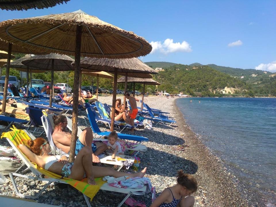 Rent Rooms Alexiou Limni  Bagian luar foto